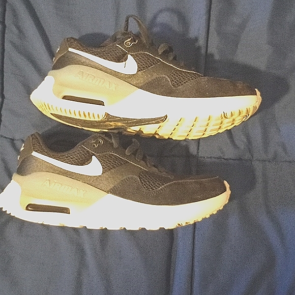 Shoes - Picture 2 of 4